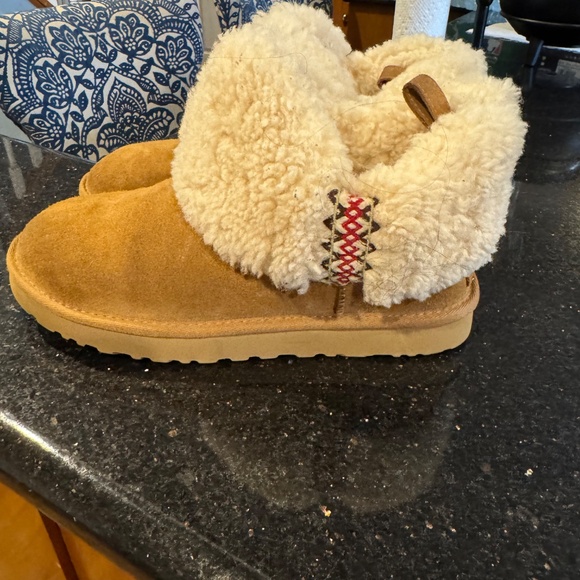 Ugg Tasman braid ultra mini boots in size 8 - Picture 2 of 9